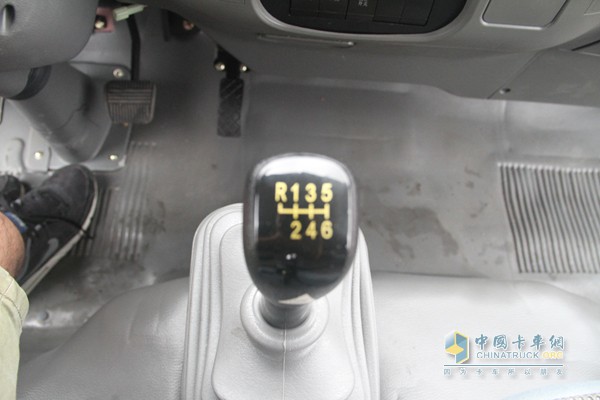 福田瑞沃 时代骁运 110马力 4X2 自卸车（内饰）
