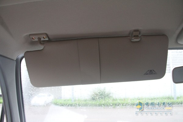 福田瑞沃 时代骁运 110马力 4X2 自卸车（内饰）