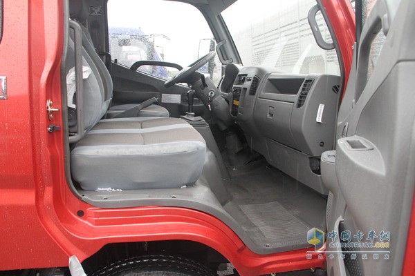 福田瑞沃 时代骁运 110马力 4X2 自卸车（内饰）