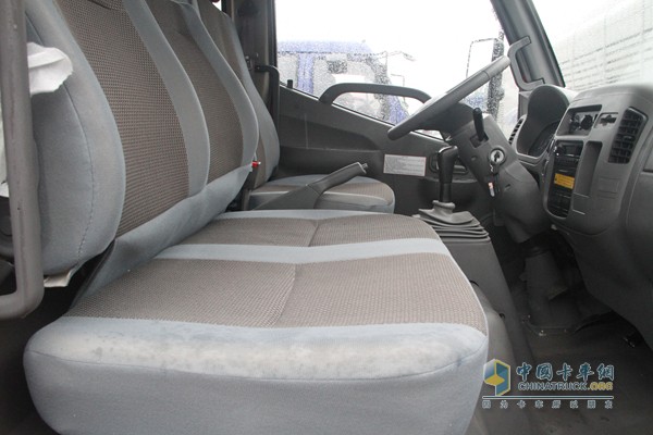 福田瑞沃 时代骁运 110马力 4X2 自卸车（内饰）