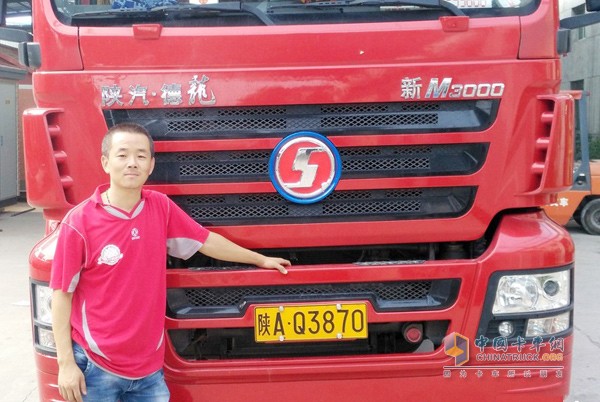 拥有12年驾龄的老司机袁凯为陕汽载货车代言