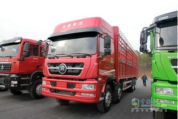 中国重汽 斯达 斯太尔 350马力 8X4 载货车底盘