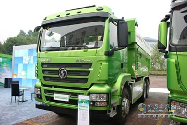 陕汽 德龙新M3000重卡 336马力 6X4 LNG新型渣土车