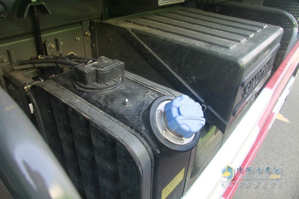 中国重汽 HOWO 340马力 6×4 京五二阶段 渣土车