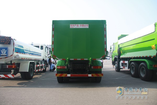 中国重汽 HOWO 340马力 6×4 京五二阶段 渣土车