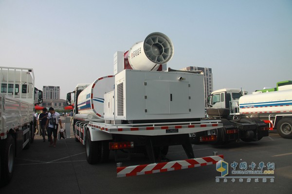 中国重汽 T5G 4X2 210马力 国五 扬尘车