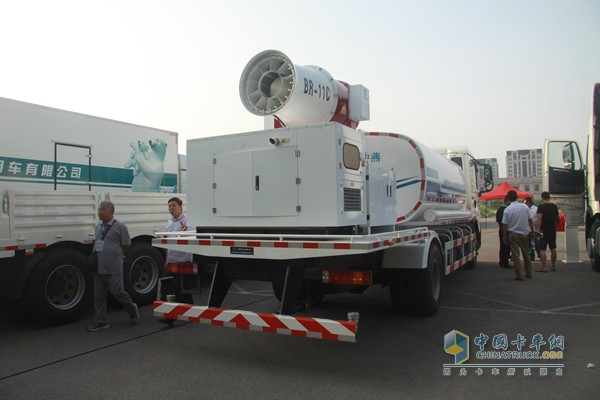 中国重汽 T5G 4X2 210马力 国五 扬尘车