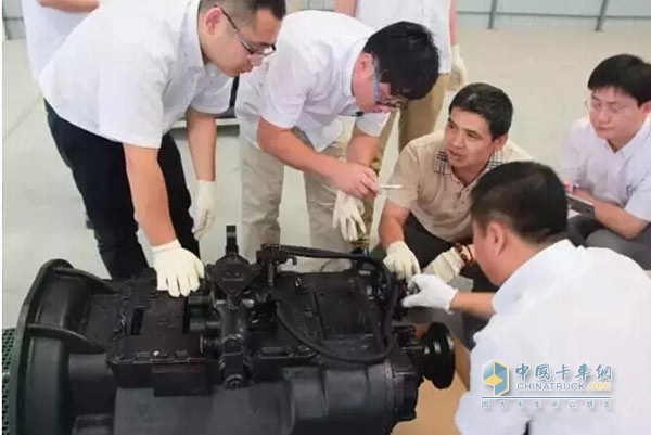 法士特变速箱安装泰乐玛电涡流缓速器技术交流和培训活动现场