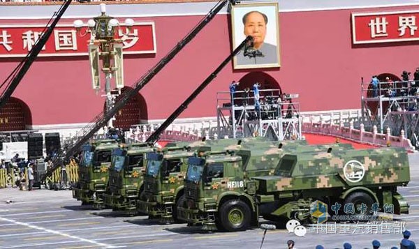 中国重汽集团阅兵技术服务保障队载誉凯旋 