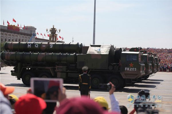 红旗-9防空导弹系统与泰安8×8重型越野底盘