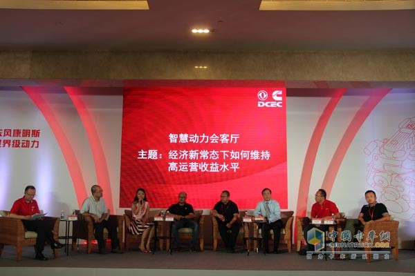来自厂商、快递行业协会、物流企业的嘉宾共同探讨经济新常态下如何维持高运营收入水平