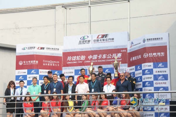 中国卡车公开赛比赛车队合影