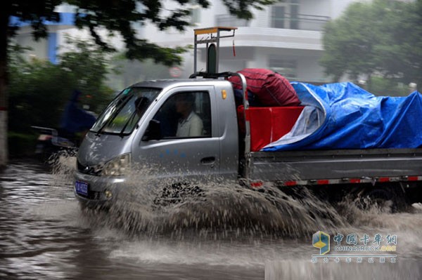 谨慎应对秋雨天气