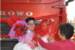 国庆结婚迎亲车队谁最强？  HOWO-T7H车队风头盖豪车