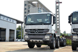 奔驰 Actros408马力 8X4 重卡载货车(型号4141底盘)