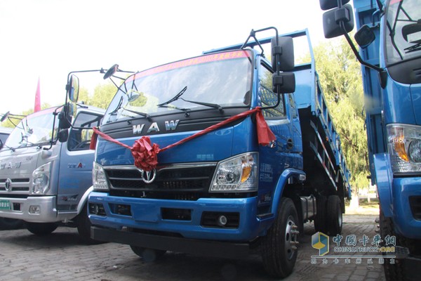 五征奥驰X3 潍柴4102 4X2 自卸车