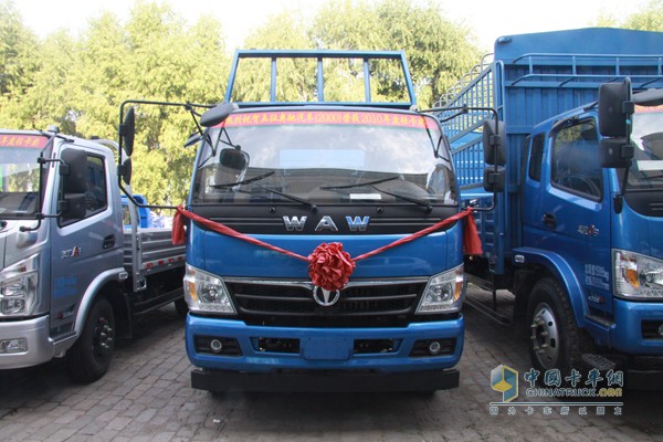 五征奥驰X3 潍柴4102 4X2 自卸车