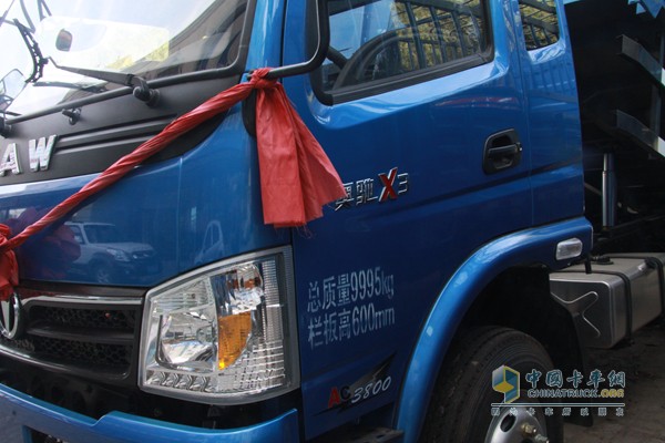 五征奥驰X3 潍柴4102 4X2 自卸车