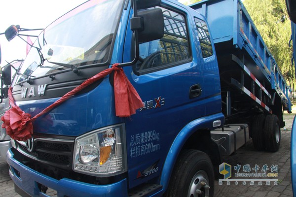 五征奥驰X3 潍柴4102 4X2 自卸车