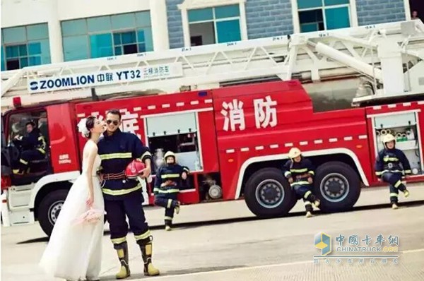 奔驰卡车 专用车 云梯消防车