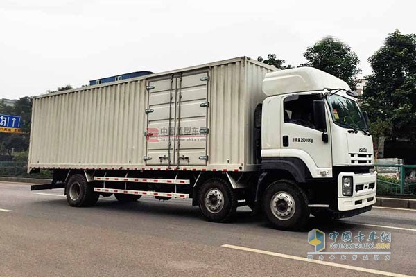 庆铃VC46 6x2厢式车重型车网独家曝光