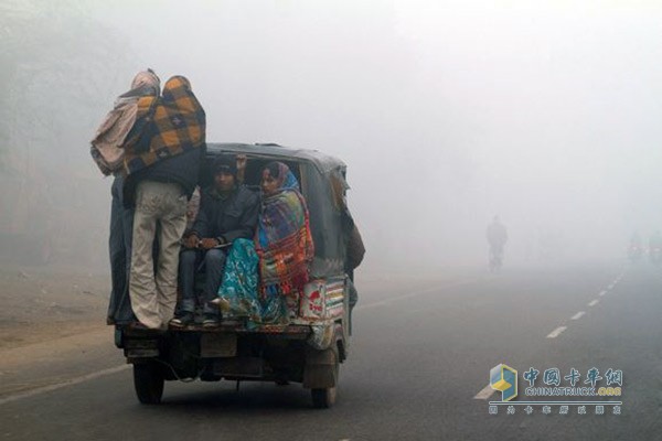 新德里污染严重 拟对“大卡车”征收额外费用