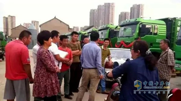 陕汽重卡 渣土车 潍柴发动机 法士特变速箱