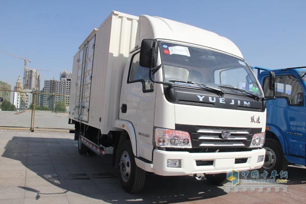 济南卡车展轻卡秀 奥驰汽车、南京依维柯齐动员