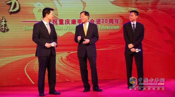 山推和广州威能作为客户代表被授予核心合作伙伴奖