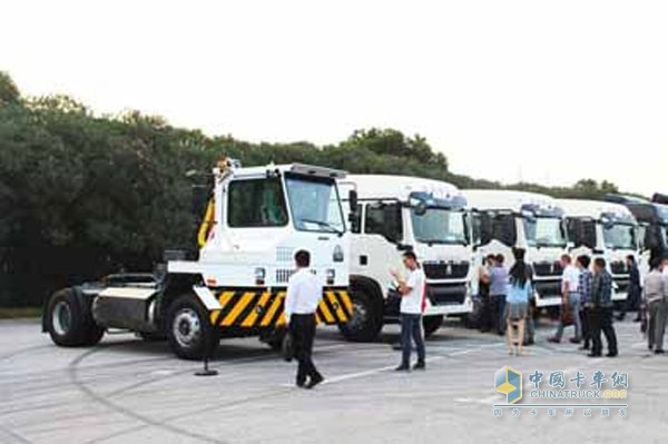 中国重汽港口牵引车亮相上海 斩获订单257台