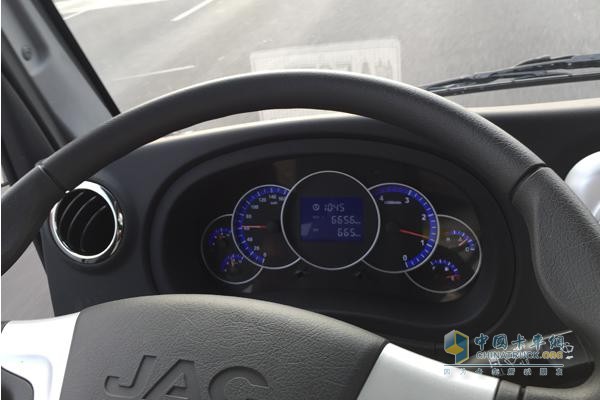 迈斯福发动机在1100-1200r/min就可轻松达到60km/h的时速