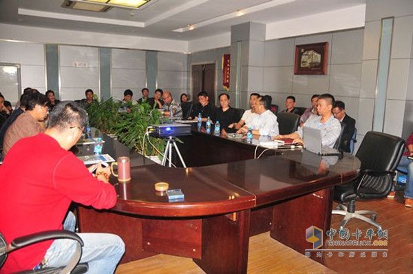 华菱星马与马鞍山联运集团签署重卡采购合作协议