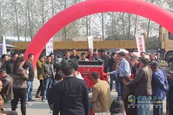 陕汽康明斯发动机受围观