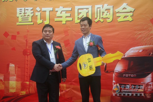 奥铃用户现场交车