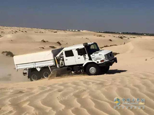 梅赛德斯-奔驰赛托斯6X6改装的应急救援车辆