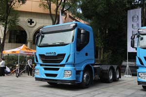 依维柯 Stralis Hi-Way 500马力 6X4 牵引车