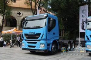 依维柯 Stralis Hi-Way 500马力 6X4 牵引车