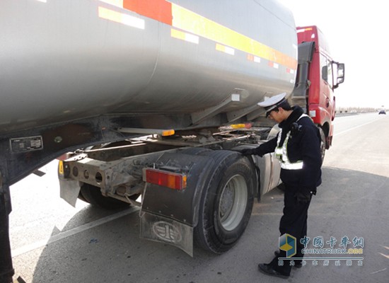 危化品运输车