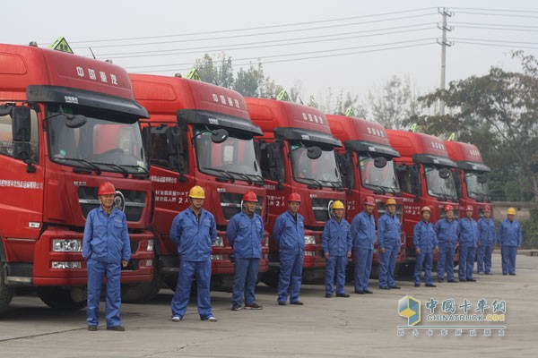 中国重汽危险品运输车队