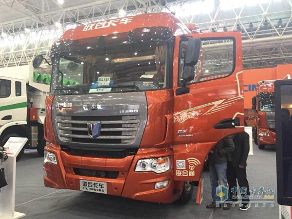 联合卡车新U系480马力6X4牵引车