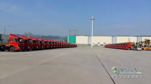 浙江义乌小商品市场中装配玉柴发动机的物流车