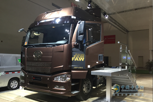 一汽解放J6领航版460马力 6X4牵引车