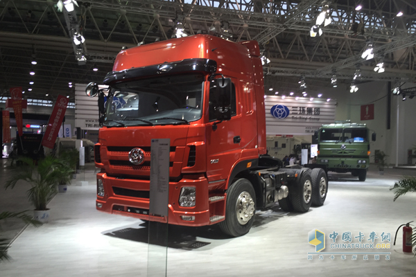 三环 T380 420马力 6X4牵引车