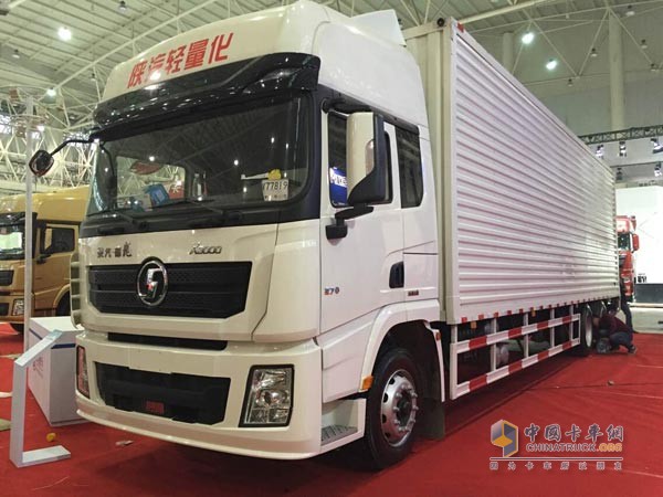 德龙X3000后提升厢式货车