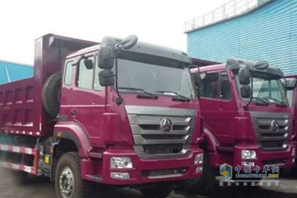 自卸车