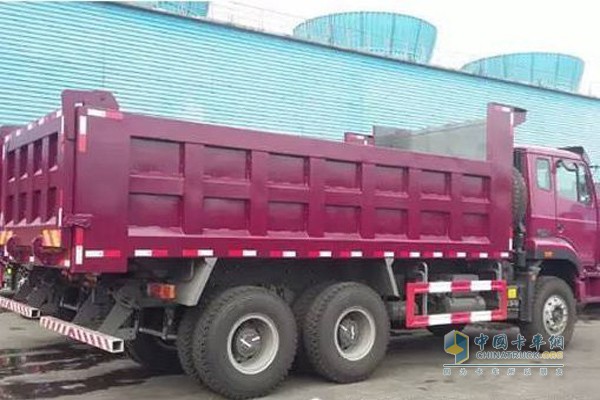 自卸车