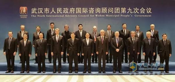 康明斯公司主管中国和俄罗斯业务的集团副总裁曹思德是武汉市政府国际顾问团成员之一