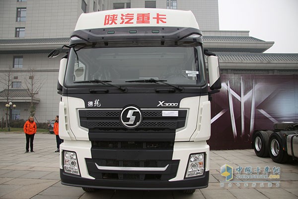 陕汽 德龙X3000黄金版产品外观