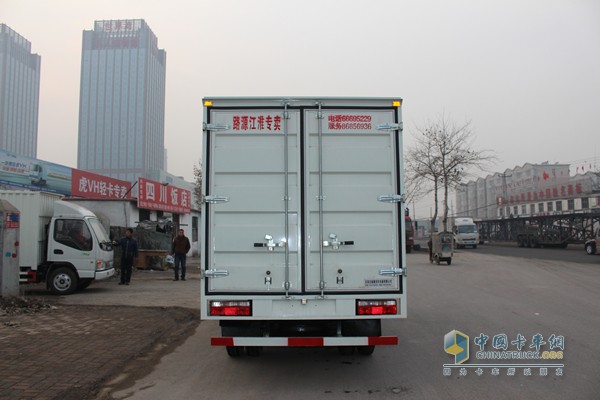 江淮康铃 4X2 厢式载货车