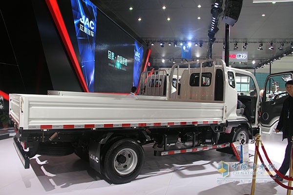 江淮新骏铃 4X2栏板载货车（迈斯福动力）